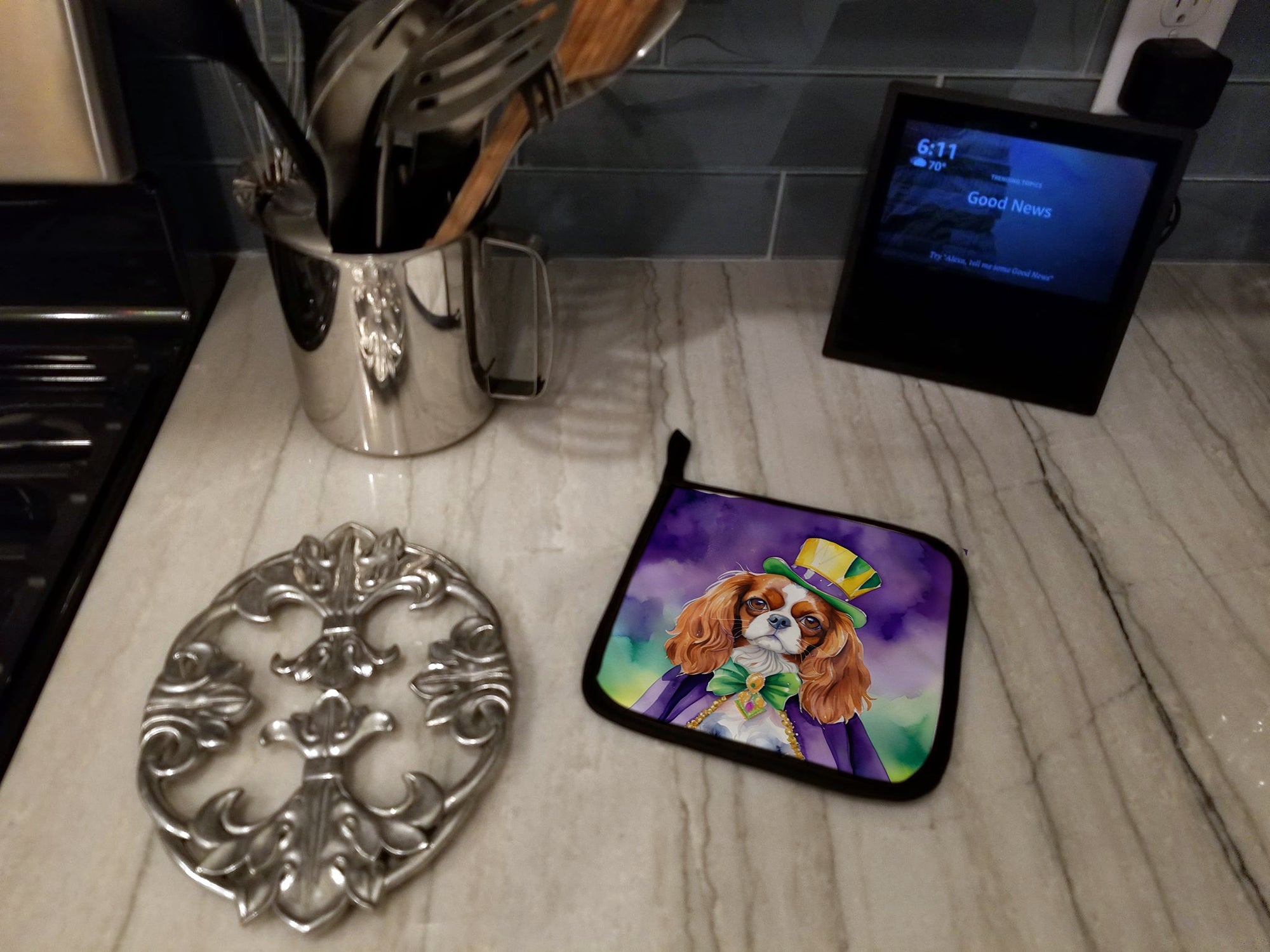 Cavalier Spaniel King of Mardi Gras Pot Holder Set of 2 Heat Resistant Quilted Hot Pads 7.5 x 7.5 Inch, Insulated Kitchen Trivets for Cooking & Baking