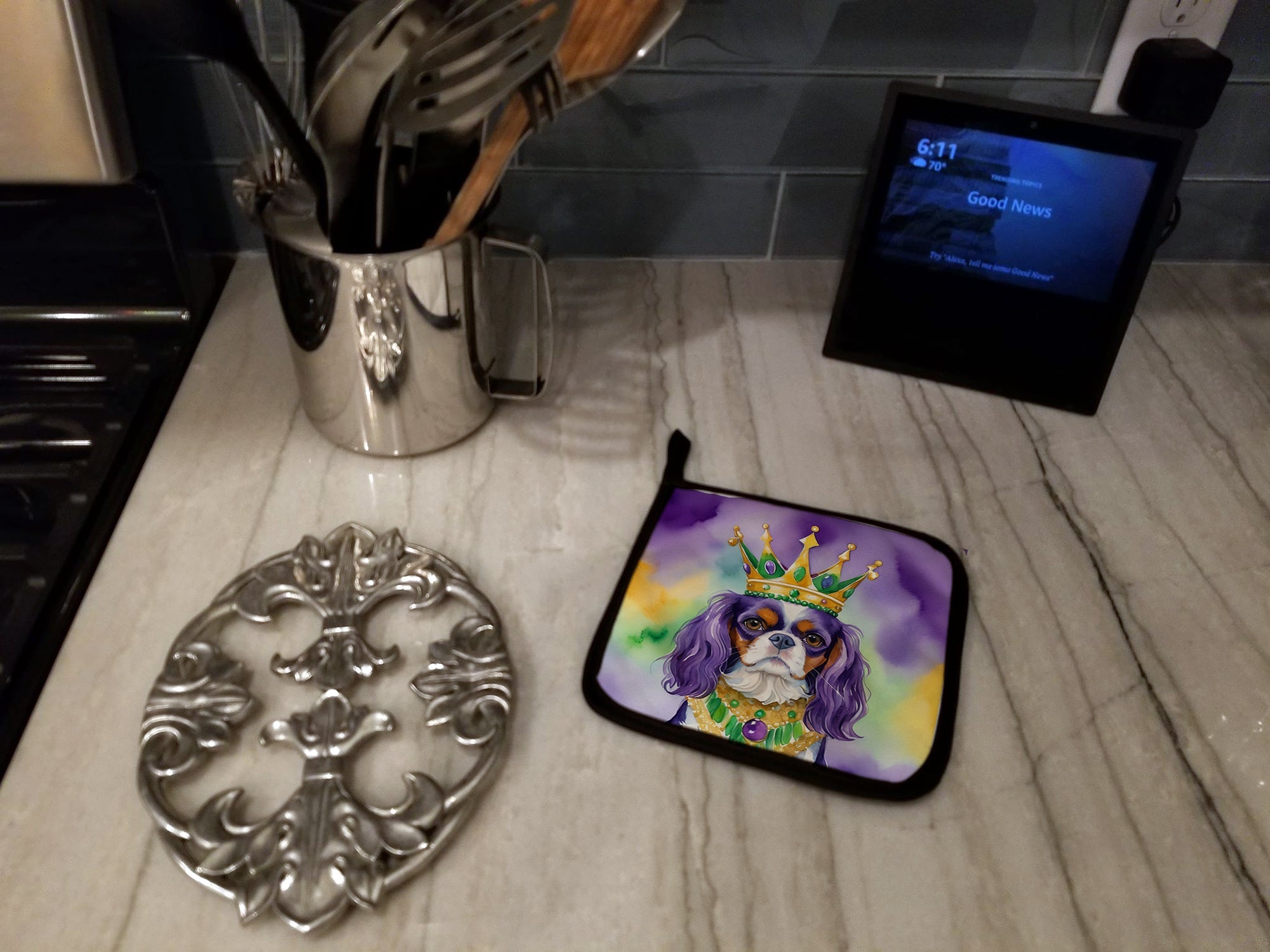 Cavalier Spaniel King of Mardi Gras Pot Holder Set of 2 Heat Resistant Quilted Hot Pads 7.5 x 7.5 Inch, Insulated Kitchen Trivets for Cooking & Baking
