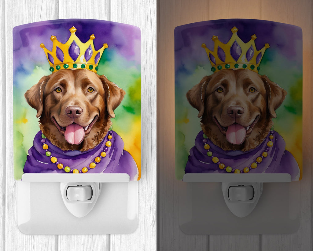 Chesapeake Bay Retriever King of Mardi Gras Ceramic Night Light Compact, UL-Certified, Ideal for Bedroom, Bathroom, Nursery, Hallway, Kitchen, 6x4x3, Multicolor