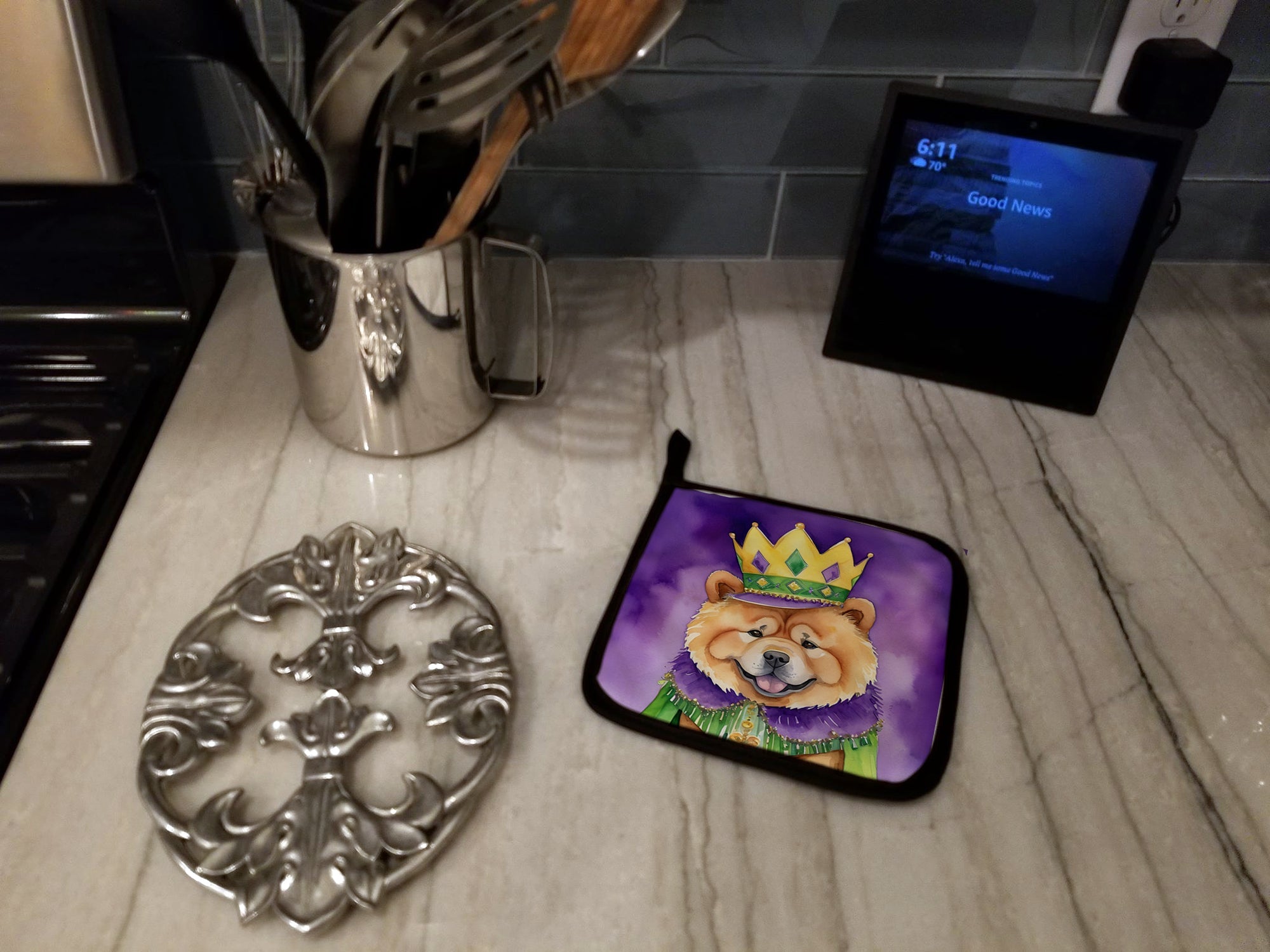 Chow Chow King of Mardi Gras Pot Holder Set of 2 Heat Resistant Quilted Hot Pads 7.5 x 7.5 Inch, Insulated Kitchen Trivets for Cooking & Baking