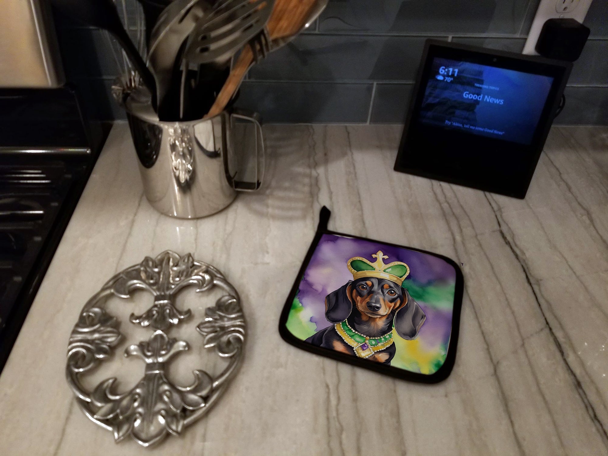 Dachshund King of Mardi Gras Pot Holder Set of 2 Heat Resistant Quilted Hot Pads 7.5 x 7.5 Inch, Insulated Kitchen Trivets for Cooking & Baking