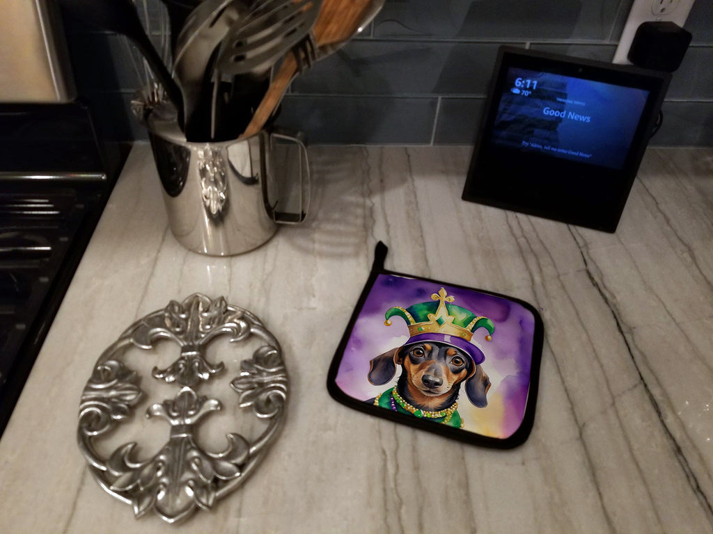 Dachshund King of Mardi Gras Pot Holder Set of 2 Heat Resistant Quilted Hot Pads 7.5 x 7.5 Inch, Insulated Kitchen Trivets for Cooking & Baking
