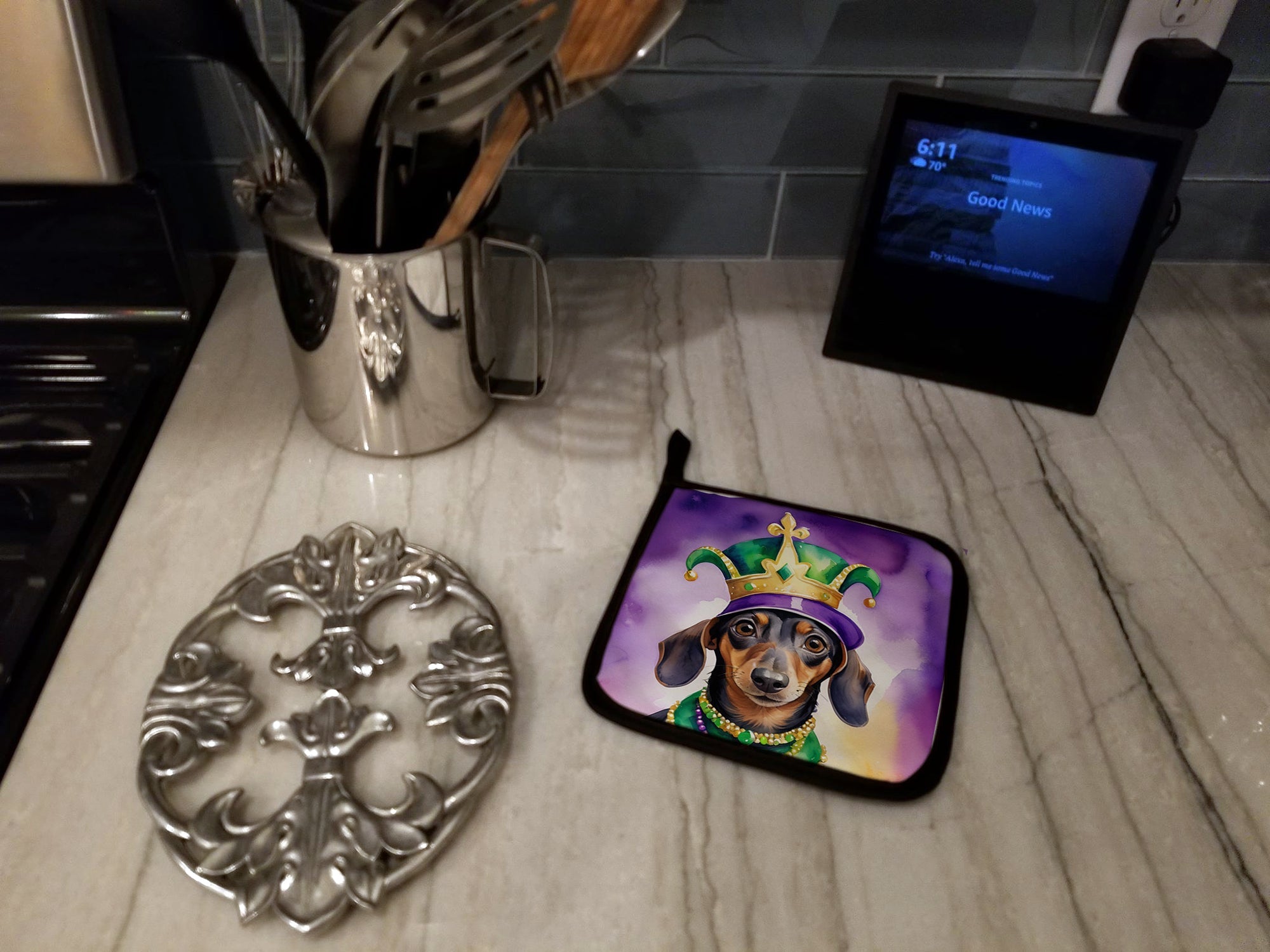Dachshund King of Mardi Gras Pot Holder Set of 2 Heat Resistant Quilted Hot Pads 7.5 x 7.5 Inch, Insulated Kitchen Trivets for Cooking & Baking