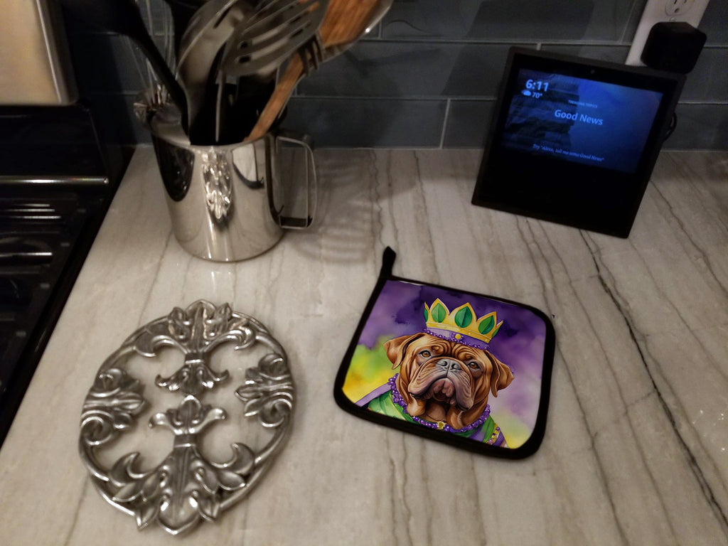 Dogue de Bordeaux King of Mardi Gras Pot Holder Set of 2 Heat Resistant Quilted Hot Pads 7.5 x 7.5 Inch, Insulated Kitchen Trivets for Cooking & Baking