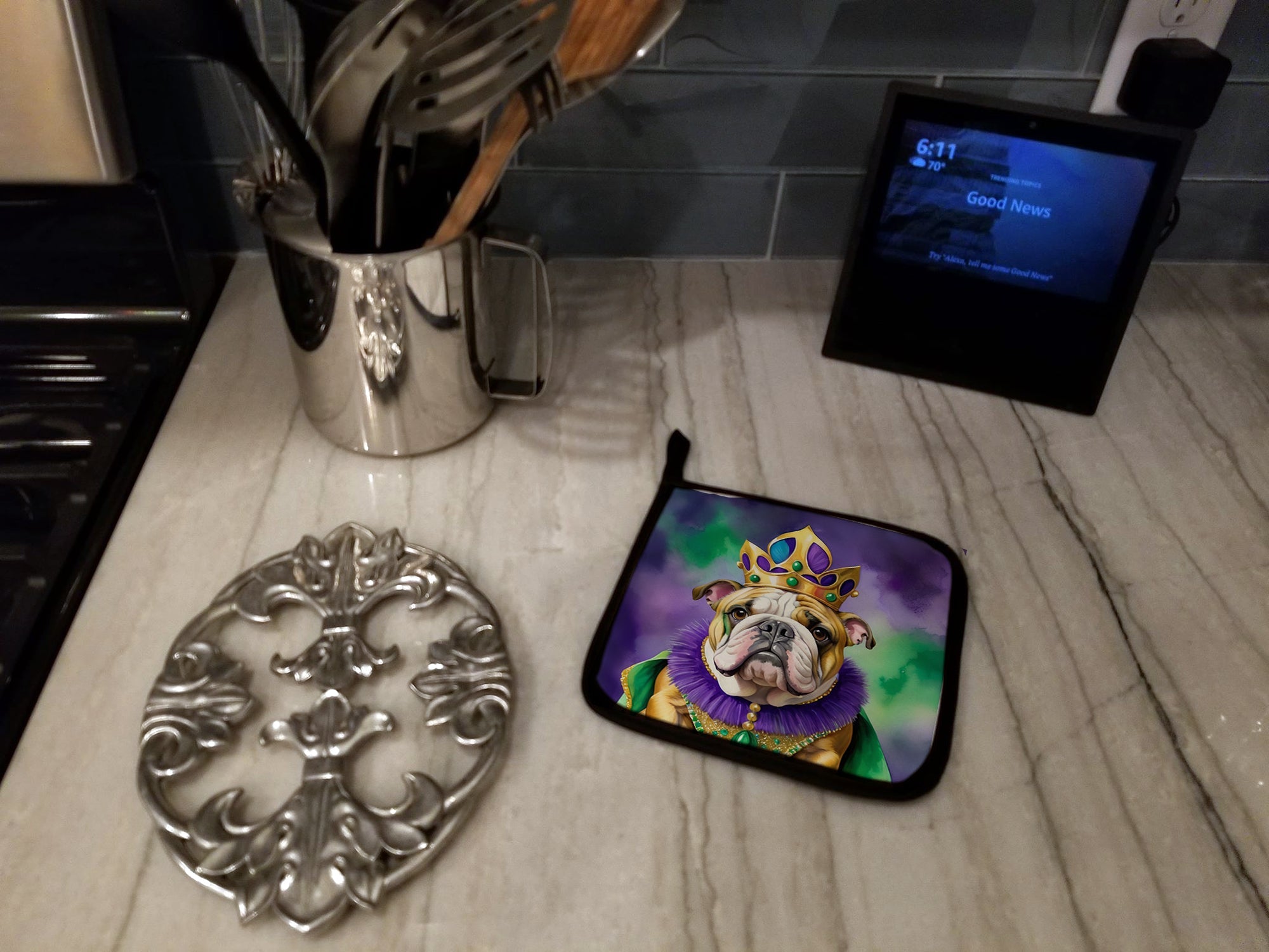 English Bulldog King of Mardi Gras Pot Holder Set of 2 Heat Resistant Quilted Hot Pads 7.5 x 7.5 Inch, Insulated Kitchen Trivets for Cooking & Baking