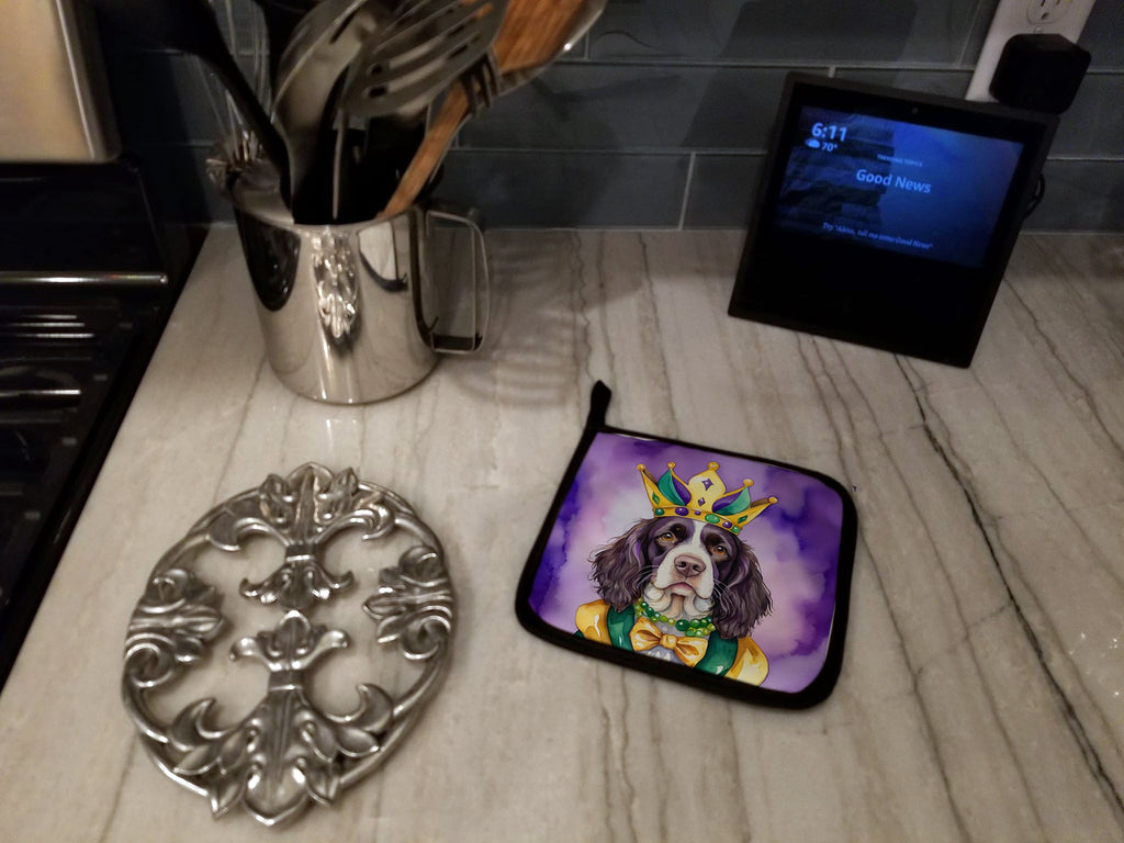 English Springer Spaniel King of Mardi Gras Pot Holder Set of 2 Heat Resistant Quilted Hot Pads 7.5 x 7.5 Inch, Insulated Kitchen Trivets for Cooking & Baking