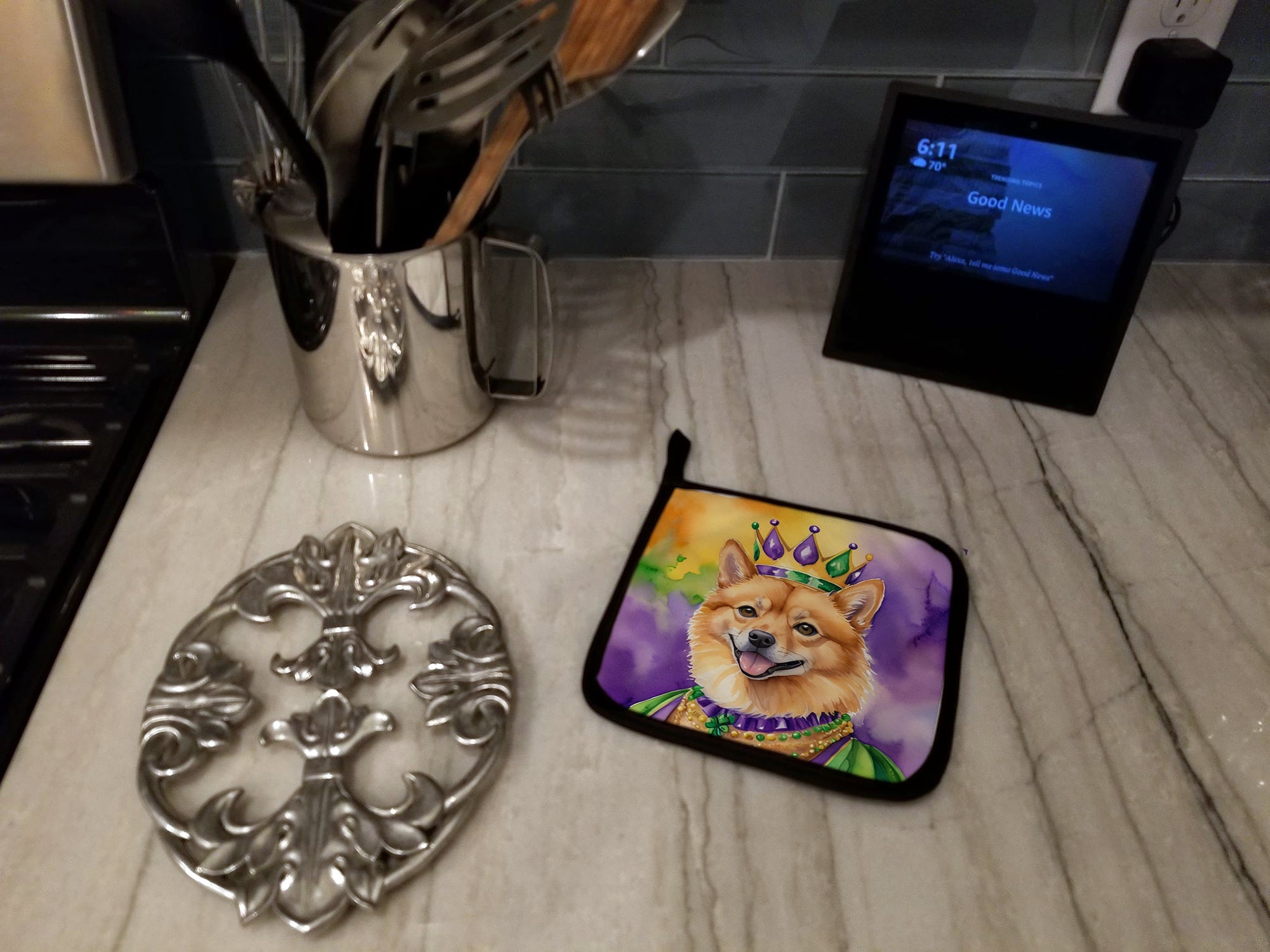 Finnish Spitz King of Mardi Gras Pot Holder Set of 2 Heat Resistant Quilted Hot Pads 7.5 x 7.5 Inch, Insulated Kitchen Trivets for Cooking & Baking