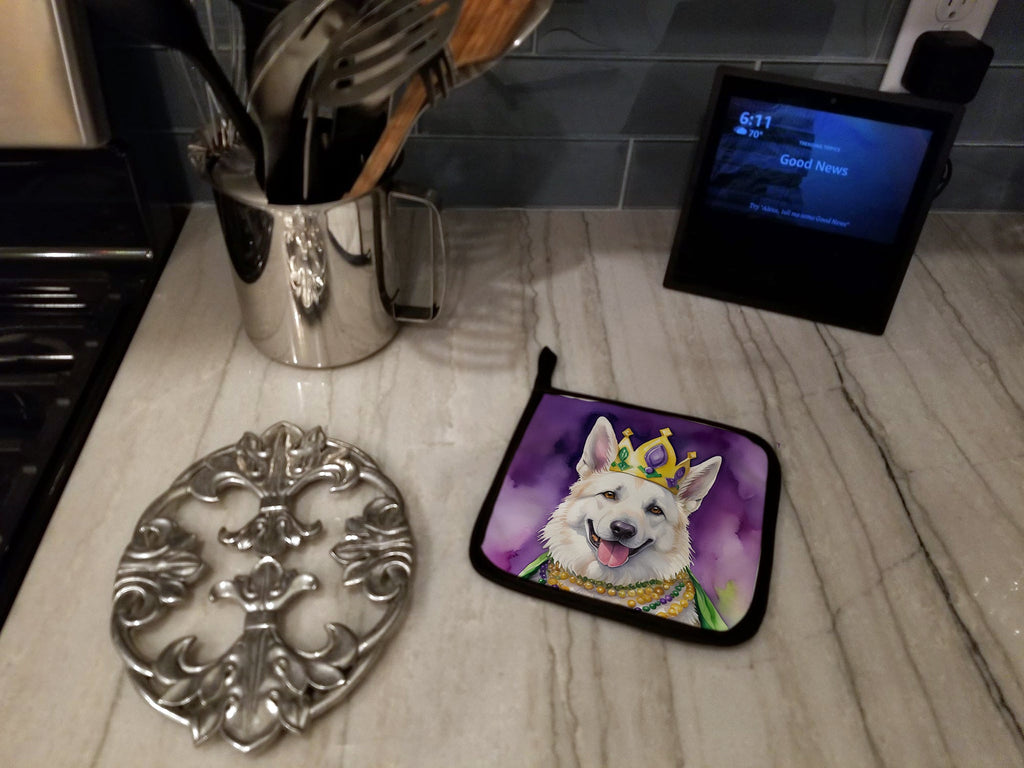 White German Shepherd King of Mardi Gras Pot Holder Set of 2 Heat Resistant Quilted Hot Pads 7.5 x 7.5 Inch, Insulated Kitchen Trivets for Cooking & Baking