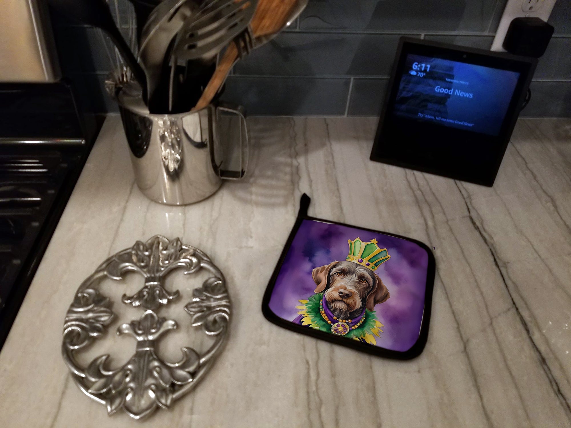 German Wirehaired Pointer King of Mardi Gras Pot Holder Set of 2 Heat Resistant Quilted Hot Pads 7.5 x 7.5 Inch, Insulated Kitchen Trivets for Cooking & Baking