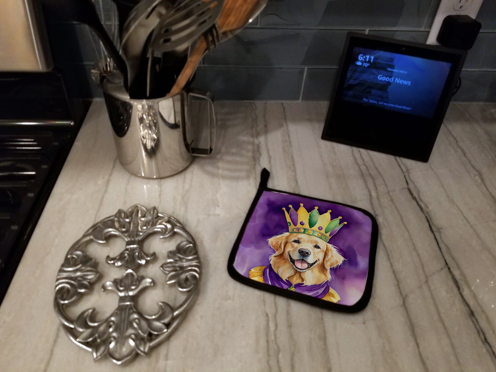 Golden Retriever King of Mardi Gras Pot Holder Set of 2 Heat Resistant Quilted Hot Pads 7.5 x 7.5 Inch, Insulated Kitchen Trivets for Cooking & Baking