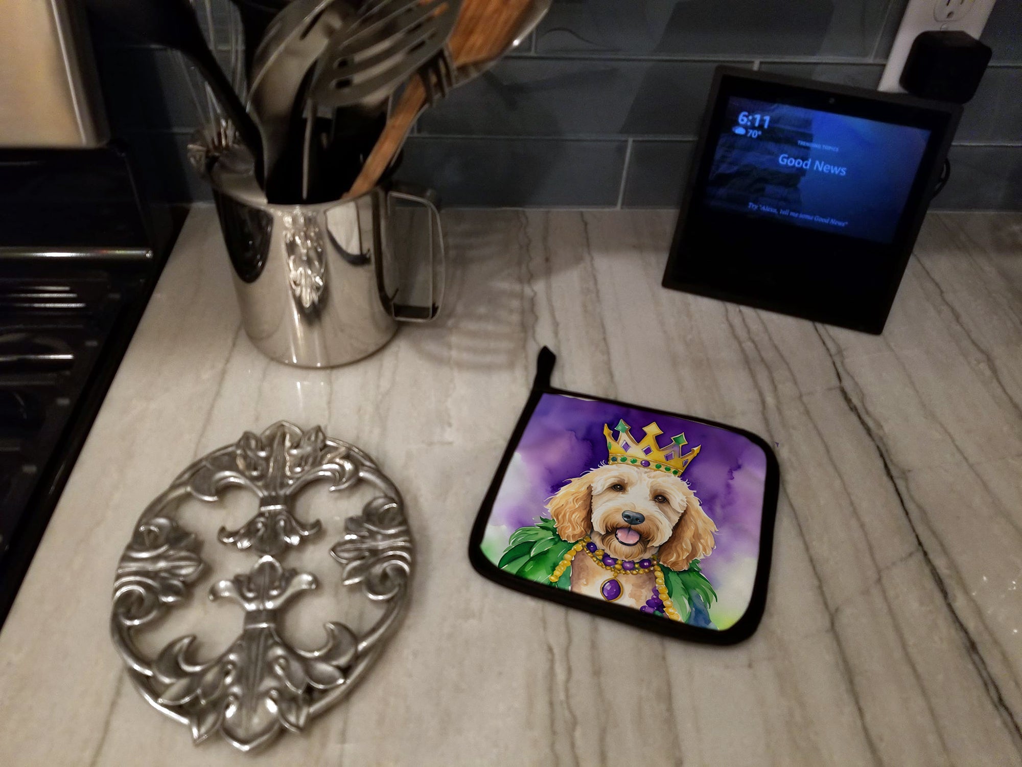 Goldendoodle King of Mardi Gras Pot Holder Set of 2 Heat Resistant Quilted Hot Pads 7.5 x 7.5 Inch, Insulated Kitchen Trivets for Cooking & Baking