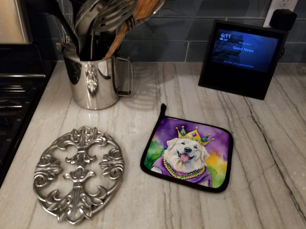 Great Pyrenees King of Mardi Gras Pot Holder Set of 2 Heat Resistant Quilted Hot Pads 7.5 x 7.5 Inch, Insulated Kitchen Trivets for Cooking & Baking