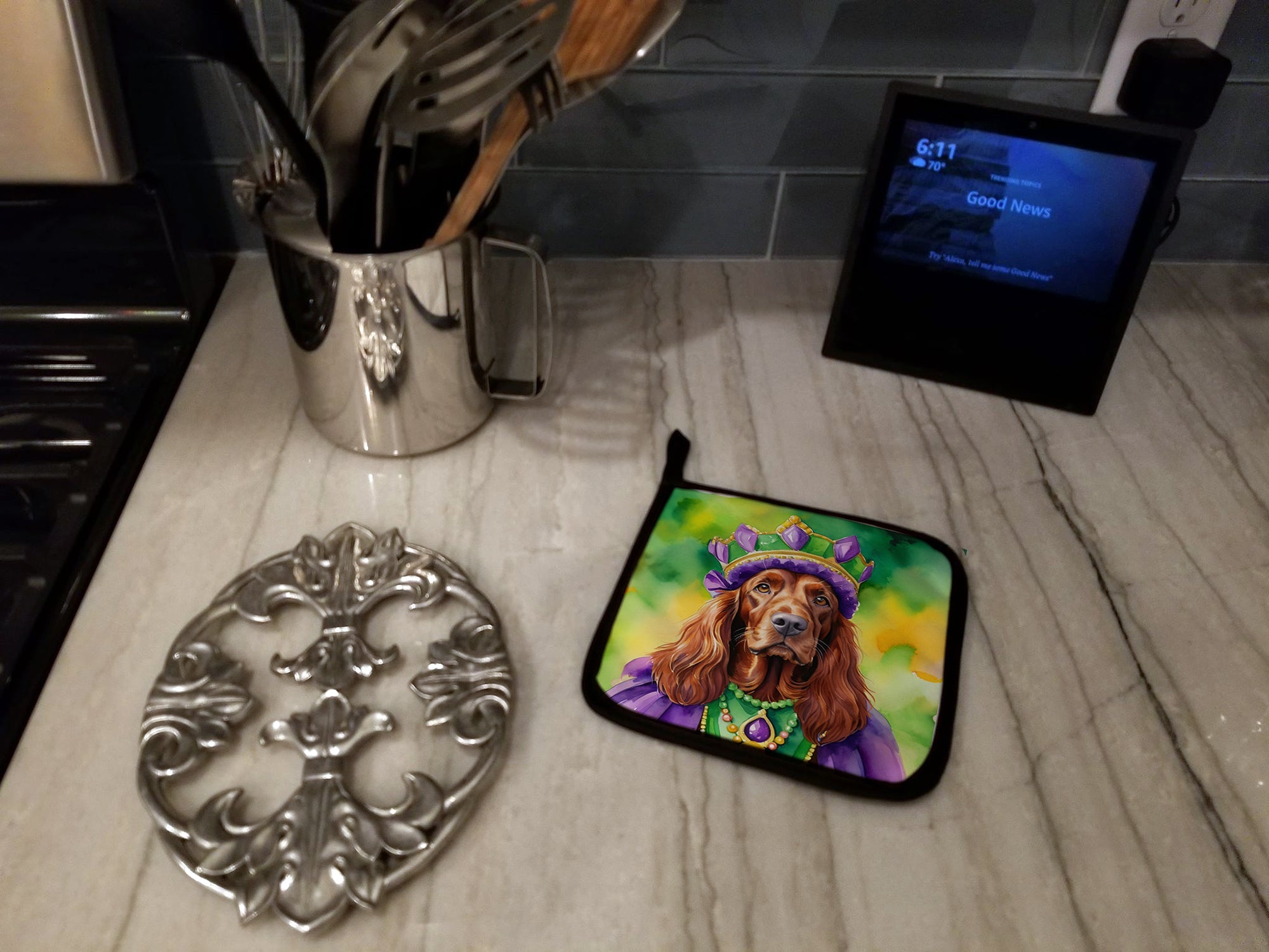 Irish Setter King of Mardi Gras Pot Holder Set of 2 Heat Resistant Quilted Hot Pads 7.5 x 7.5 Inch, Insulated Kitchen Trivets for Cooking & Baking