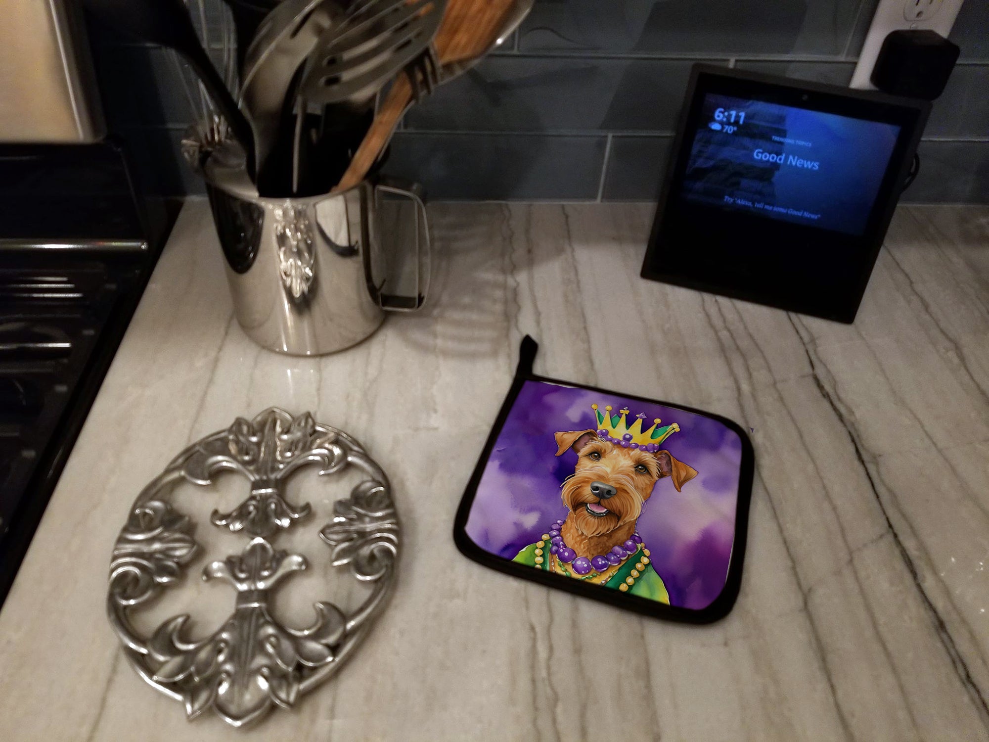 Irish Terrier King of Mardi Gras Pot Holder Set of 2 Heat Resistant Quilted Hot Pads 7.5 x 7.5 Inch, Insulated Kitchen Trivets for Cooking & Baking