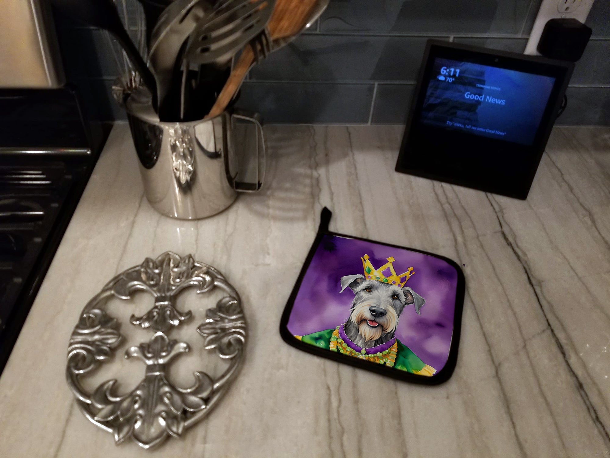 Irish Wolfhound King of Mardi Gras Pot Holder Set of 2 Heat Resistant Quilted Hot Pads 7.5 x 7.5 Inch, Insulated Kitchen Trivets for Cooking & Baking