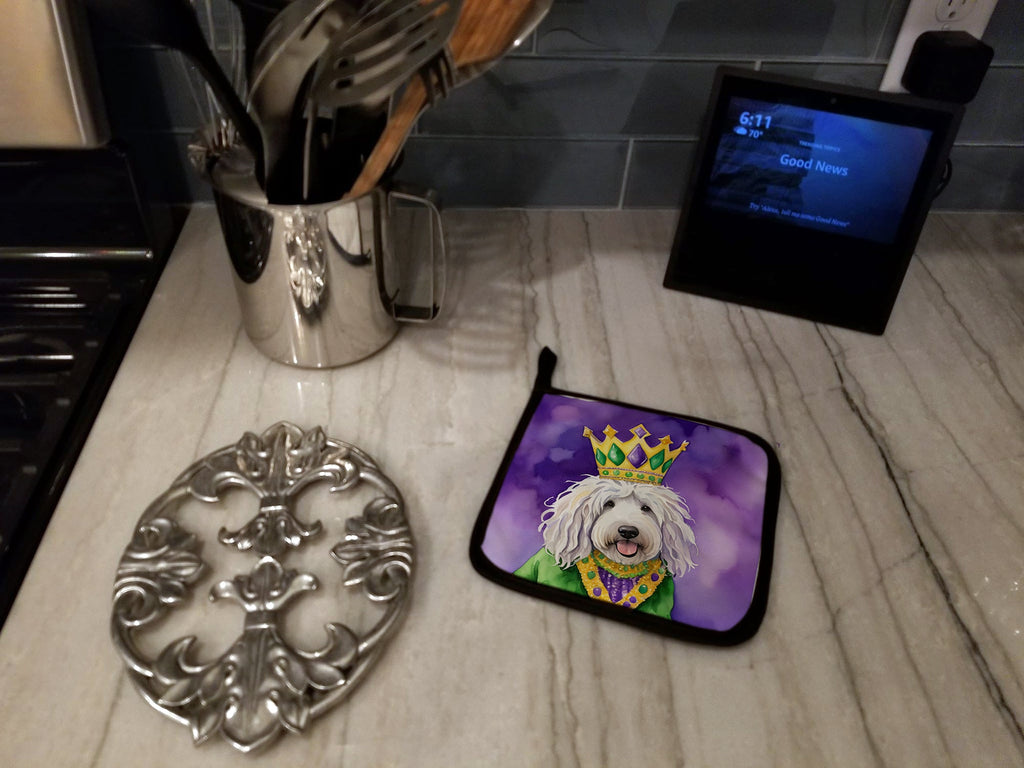 Komondor King of Mardi Gras Pot Holder Set of 2 Heat Resistant Quilted Hot Pads 7.5 x 7.5 Inch, Insulated Kitchen Trivets for Cooking & Baking
