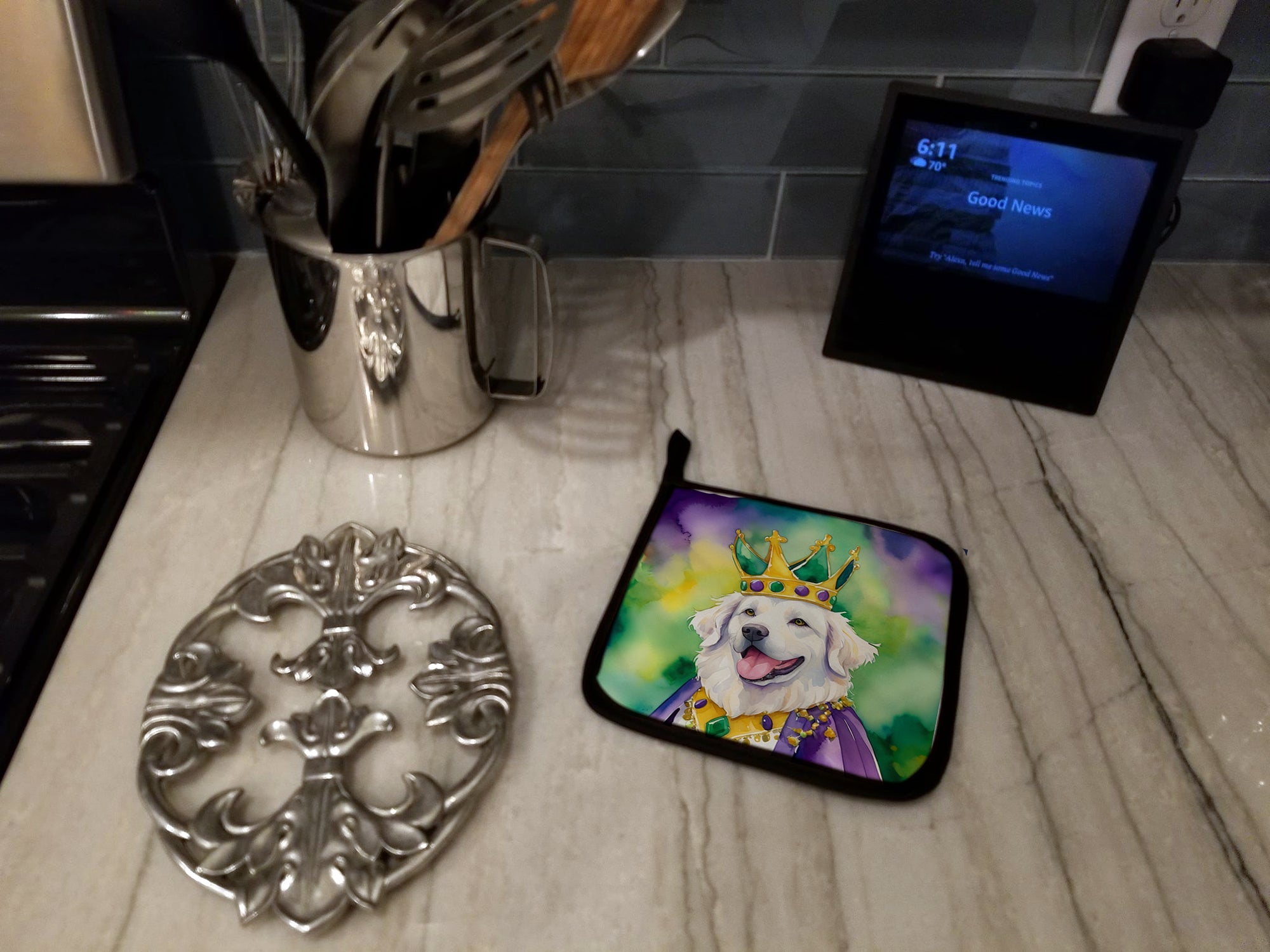 Kuvasz King of Mardi Gras Pot Holder Set of 2 Heat Resistant Quilted Hot Pads 7.5 x 7.5 Inch, Insulated Kitchen Trivets for Cooking & Baking