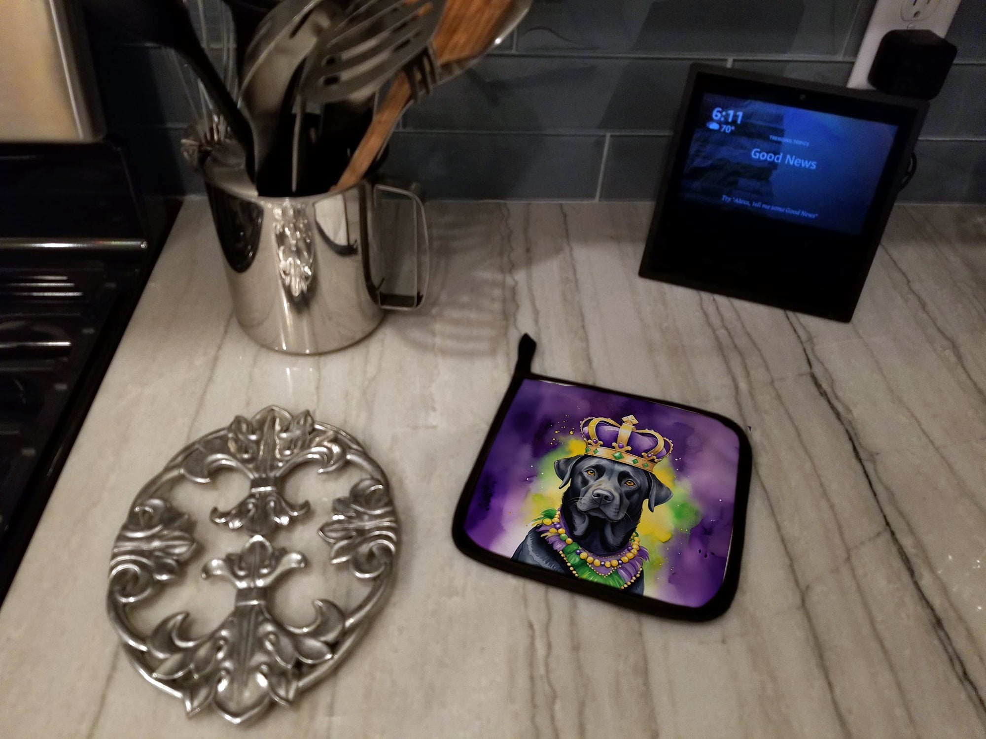 Labrador Retriever King of Mardi Gras Pot Holder Set of 2 Heat Resistant Quilted Hot Pads 7.5 x 7.5 Inch, Insulated Kitchen Trivets for Cooking & Baking