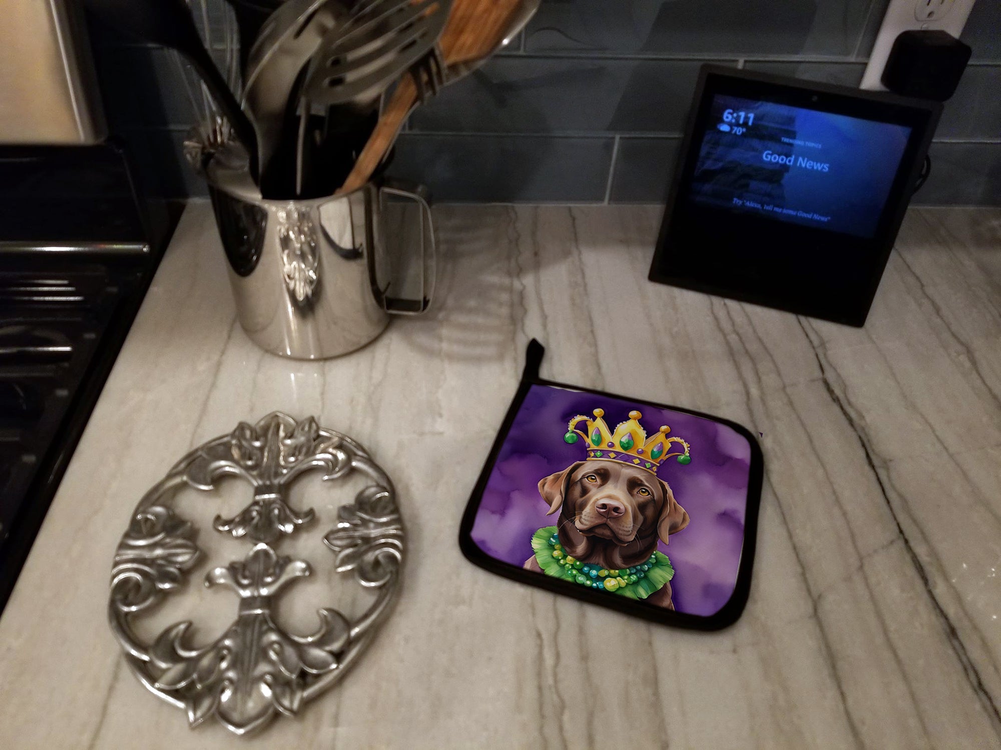 Labrador Retriever King of Mardi Gras Pot Holder Set of 2 Heat Resistant Quilted Hot Pads 7.5 x 7.5 Inch, Insulated Kitchen Trivets for Cooking & Baking