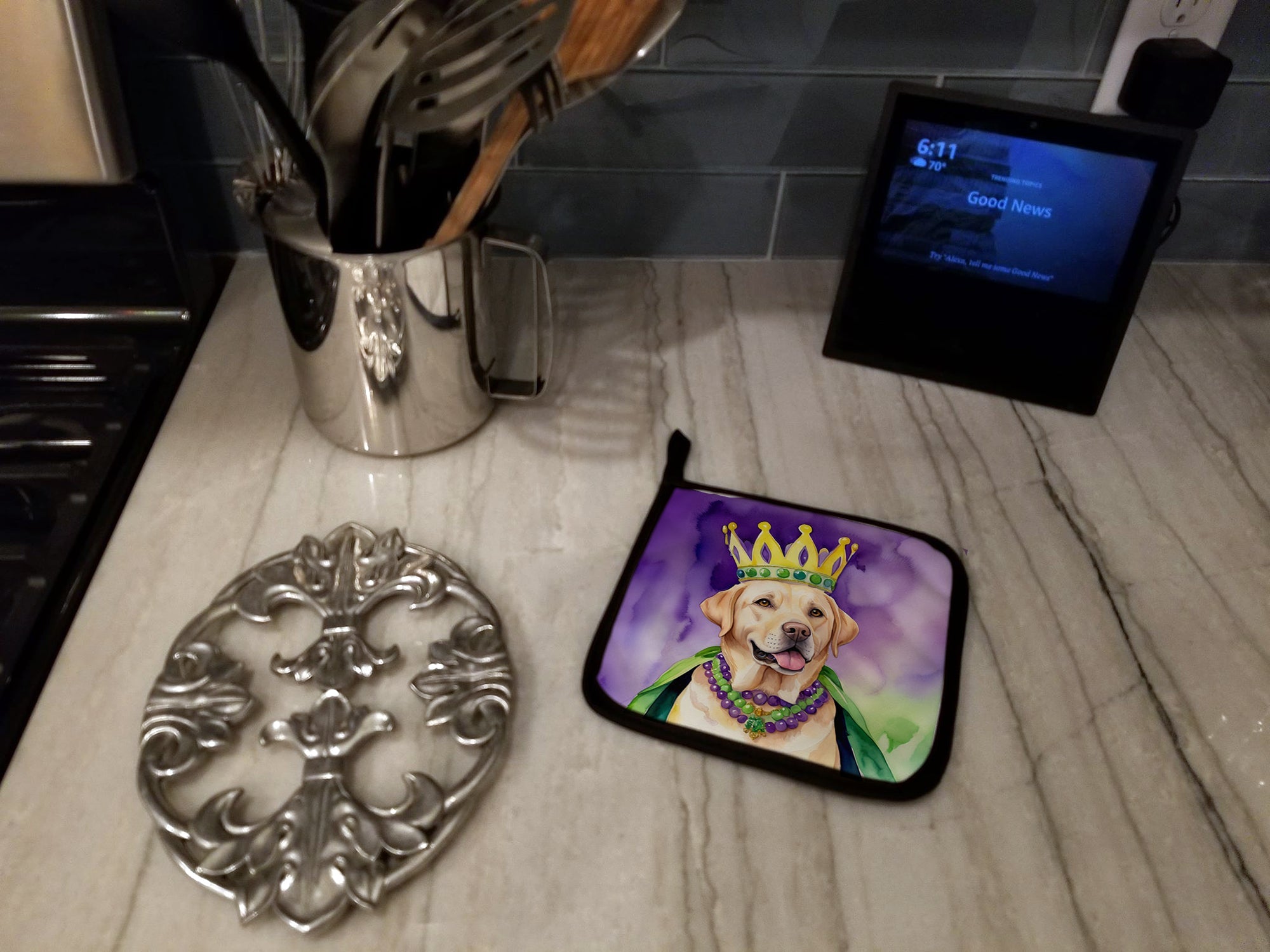 Labrador Retriever King of Mardi Gras Pot Holder Set of 2 Heat Resistant Quilted Hot Pads 7.5 x 7.5 Inch, Insulated Kitchen Trivets for Cooking & Baking
