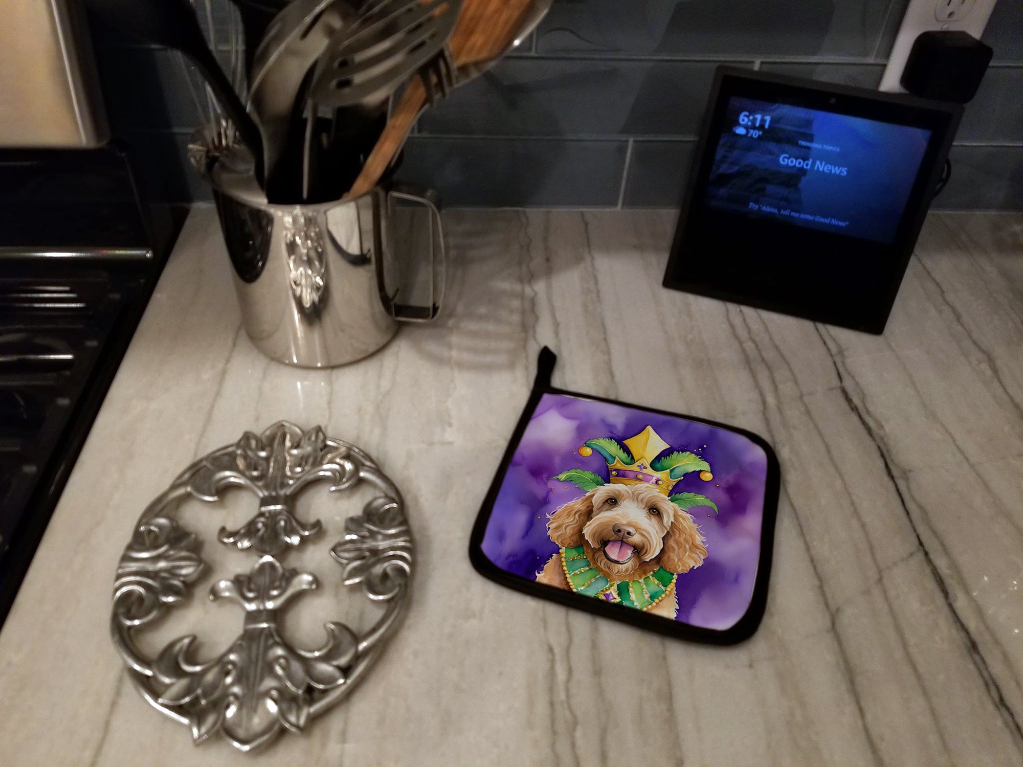 Labradoodle King of Mardi Gras Pot Holder Set of 2 Heat Resistant Quilted Hot Pads 7.5 x 7.5 Inch, Insulated Kitchen Trivets for Cooking & Baking