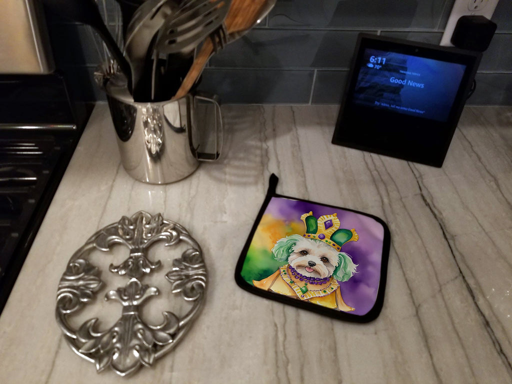 Maltipoo King of Mardi Gras Pot Holder Set of 2 Heat Resistant Quilted Hot Pads 7.5 x 7.5 Inch, Insulated Kitchen Trivets for Cooking & Baking