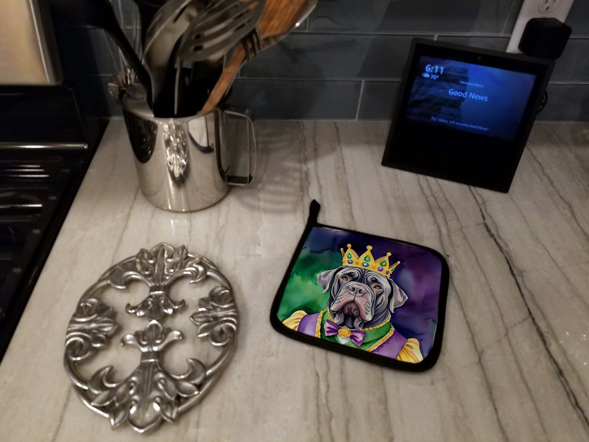 Neapolitan Mastiff King of Mardi Gras Pot Holder Set of 2 Heat Resistant Quilted Hot Pads 7.5 x 7.5 Inch, Insulated Kitchen Trivets for Cooking & Baking