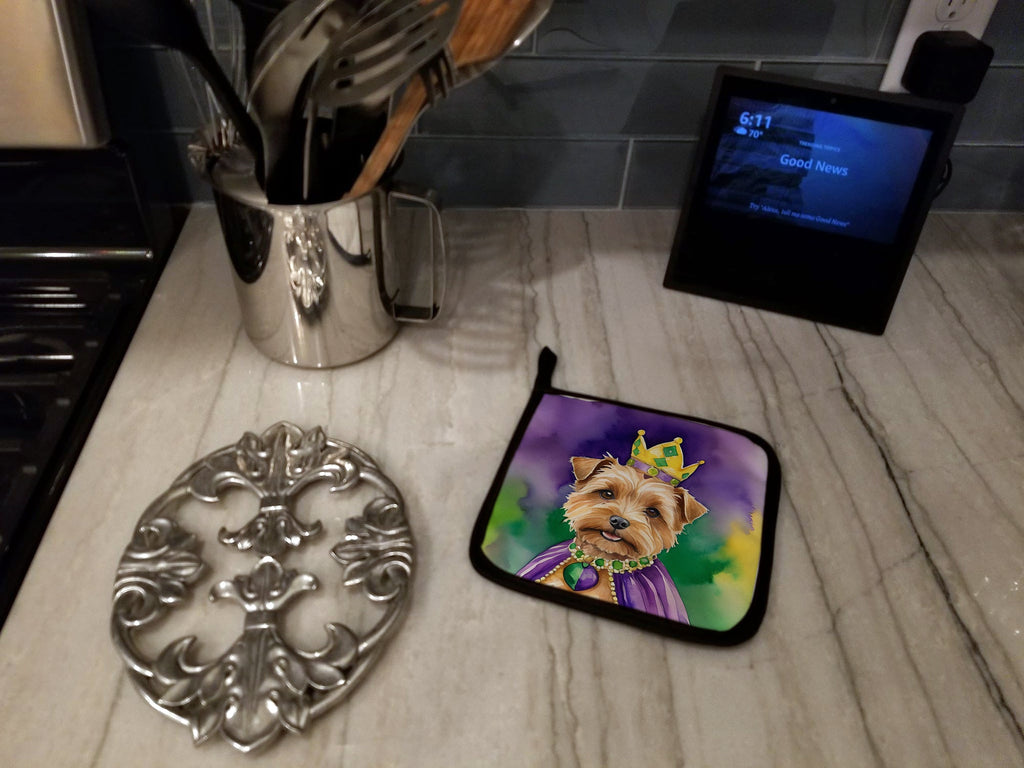 Norfolk Terrier King of Mardi Gras Pot Holder Set of 2 Heat Resistant Quilted Hot Pads 7.5 x 7.5 Inch, Insulated Kitchen Trivets for Cooking & Baking