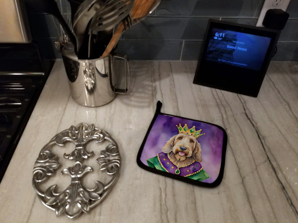 Otterhound King of Mardi Gras Pot Holder Set of 2 Heat Resistant Quilted Hot Pads 7.5 x 7.5 Inch, Insulated Kitchen Trivets for Cooking & Baking