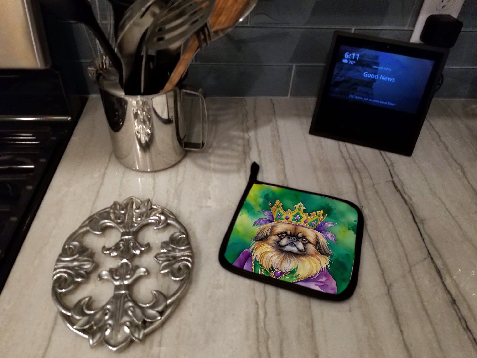 Pekingese King of Mardi Gras Pot Holder Set of 2 Heat Resistant Quilted Hot Pads 7.5 x 7.5 Inch, Insulated Kitchen Trivets for Cooking & Baking
