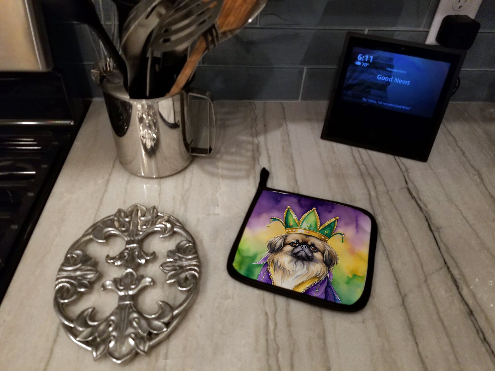 Pekingese King of Mardi Gras Pot Holder Set of 2 Heat Resistant Quilted Hot Pads 7.5 x 7.5 Inch, Insulated Kitchen Trivets for Cooking & Baking