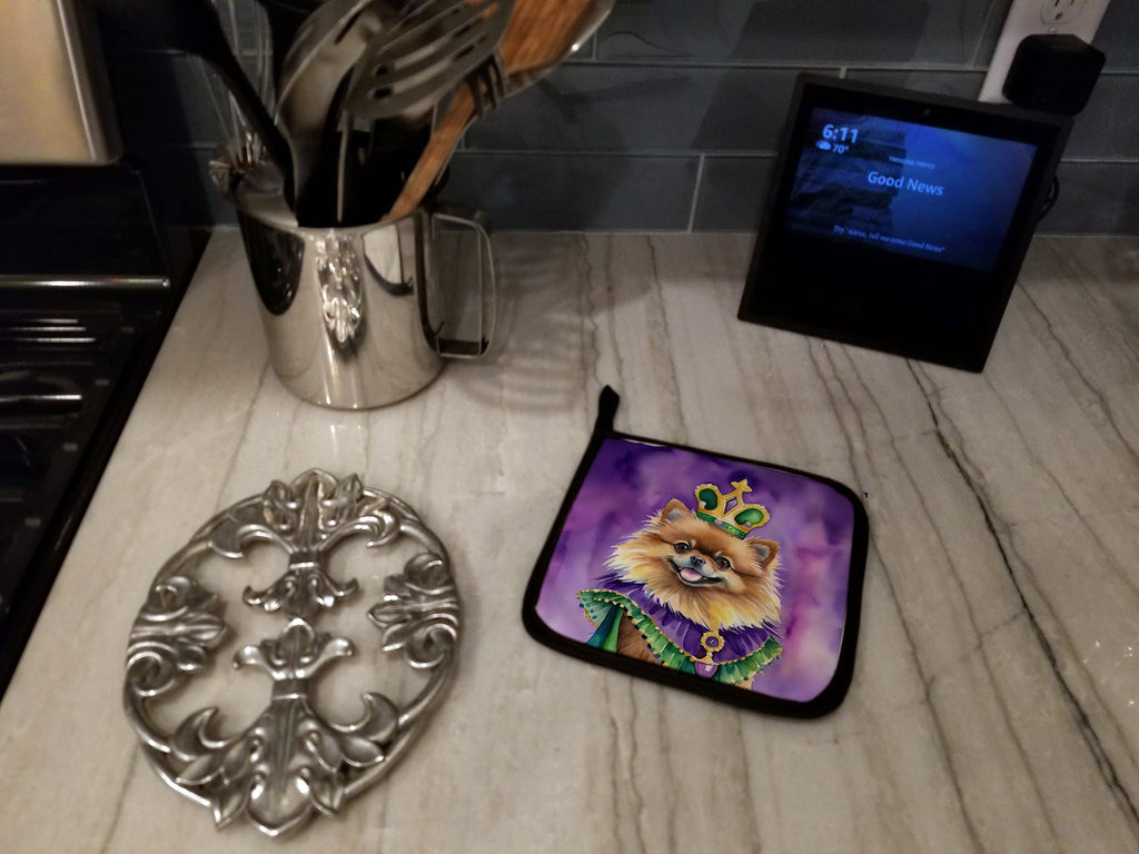 Pomeranian King of Mardi Gras Pot Holder Set of 2 Heat Resistant Quilted Hot Pads 7.5 x 7.5 Inch, Insulated Kitchen Trivets for Cooking & Baking