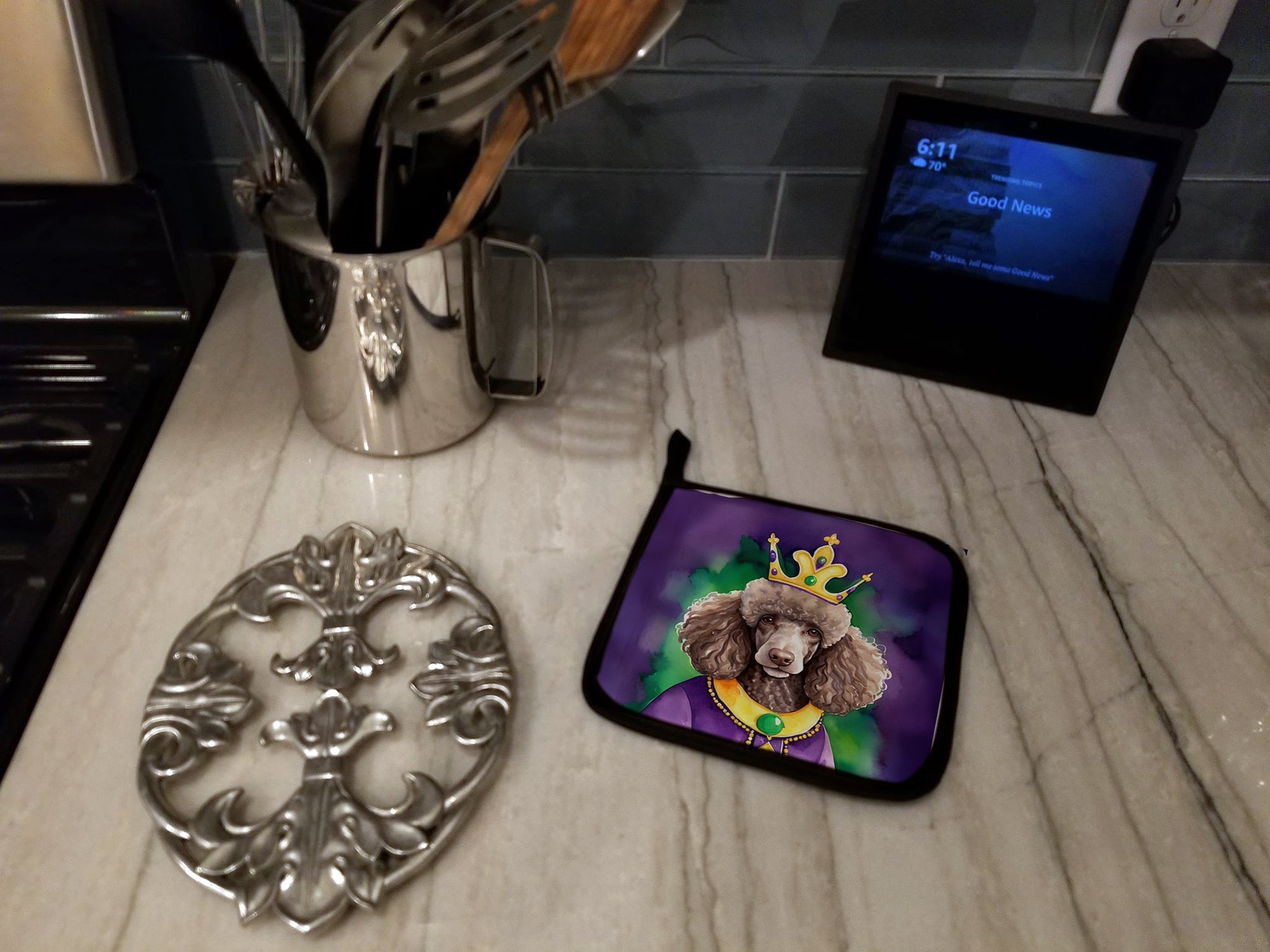 Chocolate Poodle King of Mardi Gras Pot Holder Set of 2 Heat Resistant Quilted Hot Pads 7.5 x 7.5 Inch, Insulated Kitchen Trivets for Cooking & Baking