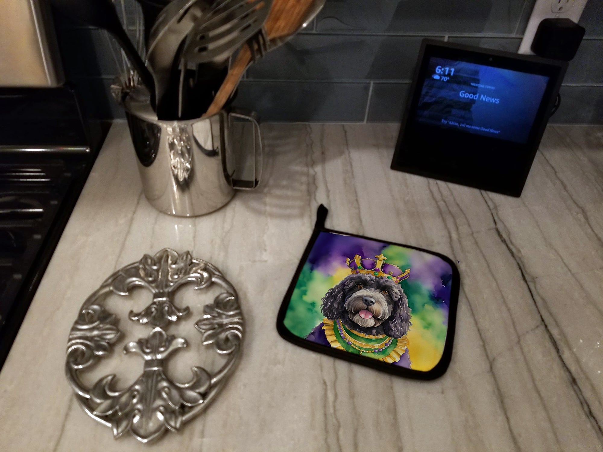 Portuguese Water Dog King of Mardi Gras Pot Holder Set of 2 Heat Resistant Quilted Hot Pads 7.5 x 7.5 Inch, Insulated Kitchen Trivets for Cooking & Baking