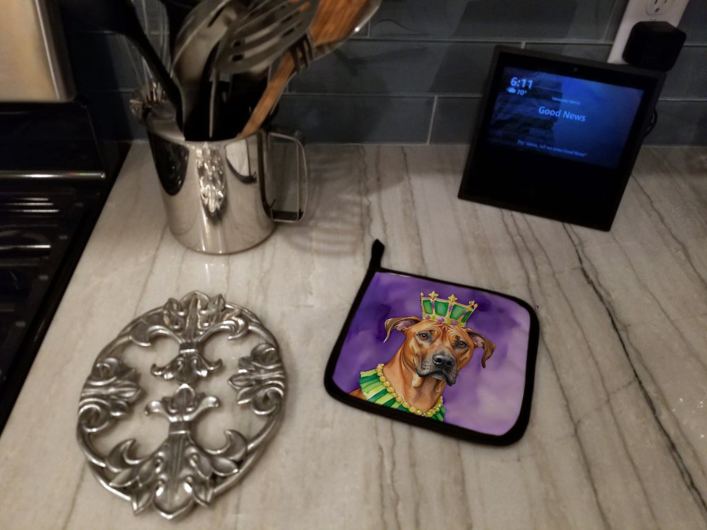 Rhodesian Ridgeback King of Mardi Gras Pot Holder Set of 2 Heat Resistant Quilted Hot Pads 7.5 x 7.5 Inch, Insulated Kitchen Trivets for Cooking & Baking