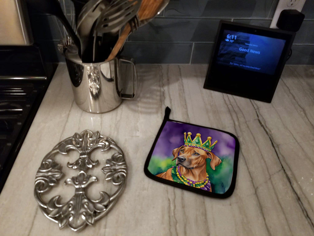 Rhodesian Ridgeback King of Mardi Gras Pot Holder Set of 2 Heat Resistant Quilted Hot Pads 7.5 x 7.5 Inch, Insulated Kitchen Trivets for Cooking & Baking