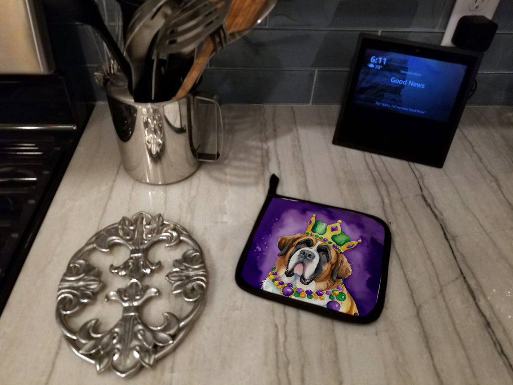 Saint Bernard King of Mardi Gras Pot Holder Set of 2 Heat Resistant Quilted Hot Pads 7.5 x 7.5 Inch, Insulated Kitchen Trivets for Cooking & Baking