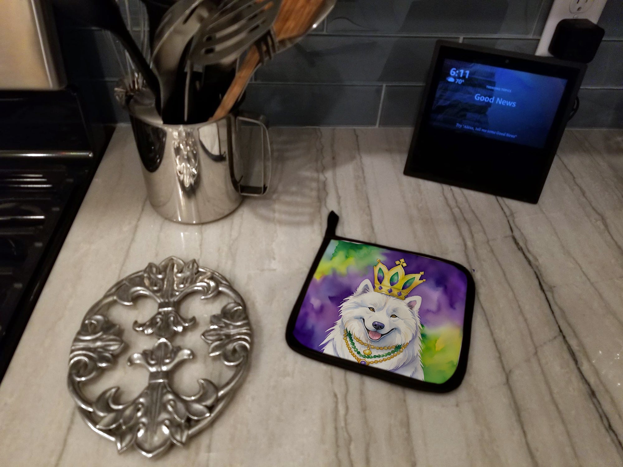Samoyed King of Mardi Gras Pot Holder Set of 2 Heat Resistant Quilted Hot Pads 7.5 x 7.5 Inch, Insulated Kitchen Trivets for Cooking & Baking