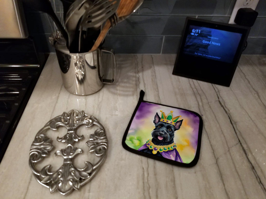 Scottish Terrier King of Mardi Gras Pot Holder Set of 2 Heat Resistant Quilted Hot Pads 7.5 x 7.5 Inch, Insulated Kitchen Trivets for Cooking & Baking