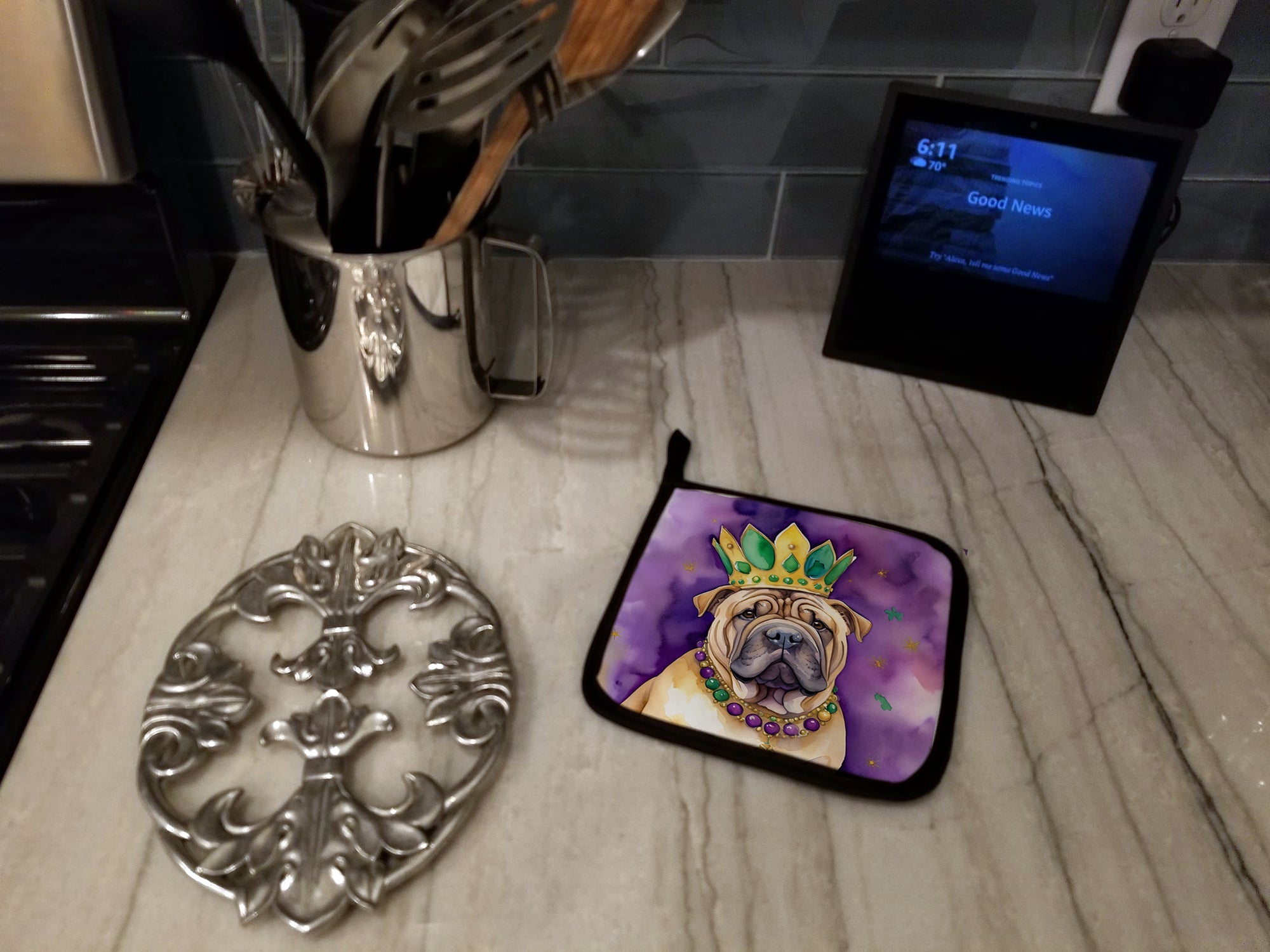 Shar Pei King of Mardi Gras Pot Holder Set of 2 Heat Resistant Quilted Hot Pads 7.5 x 7.5 Inch, Insulated Kitchen Trivets for Cooking & Baking