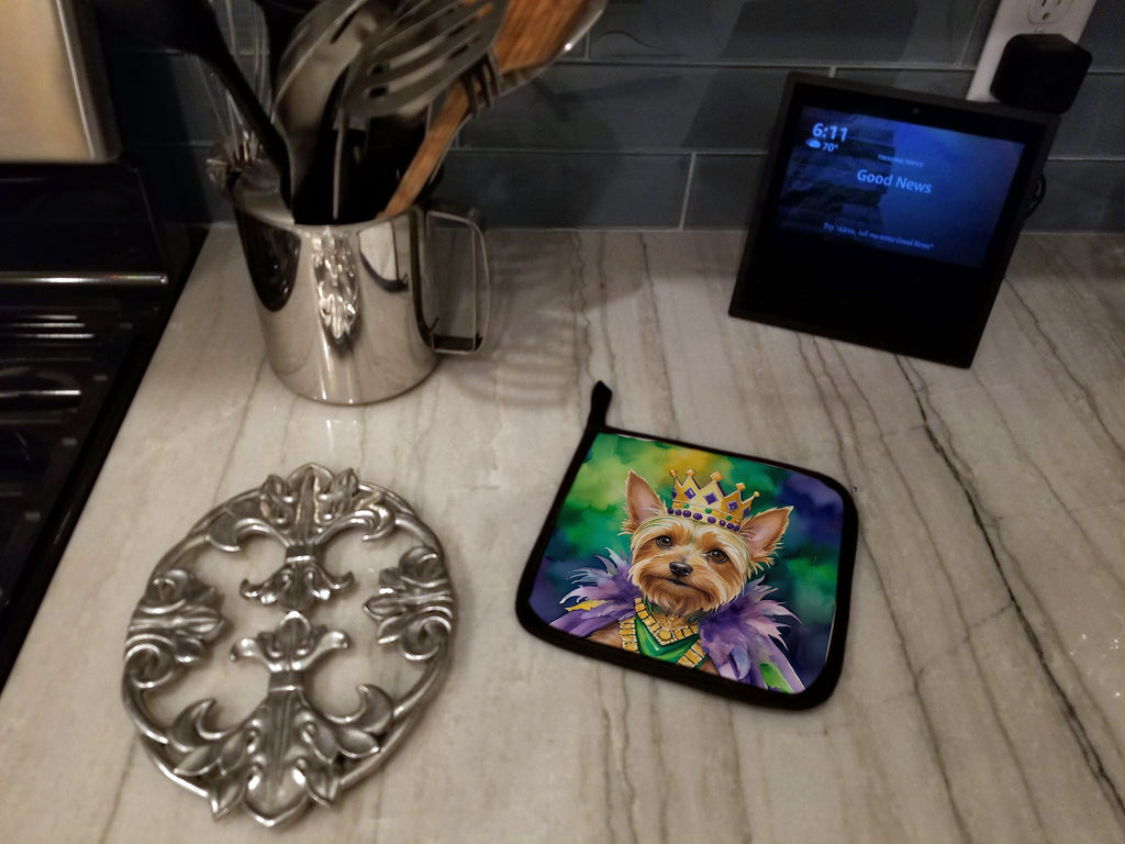 Silky Terrier King of Mardi Gras Pot Holder Set of 2 Heat Resistant Quilted Hot Pads 7.5 x 7.5 Inch, Insulated Kitchen Trivets for Cooking & Baking