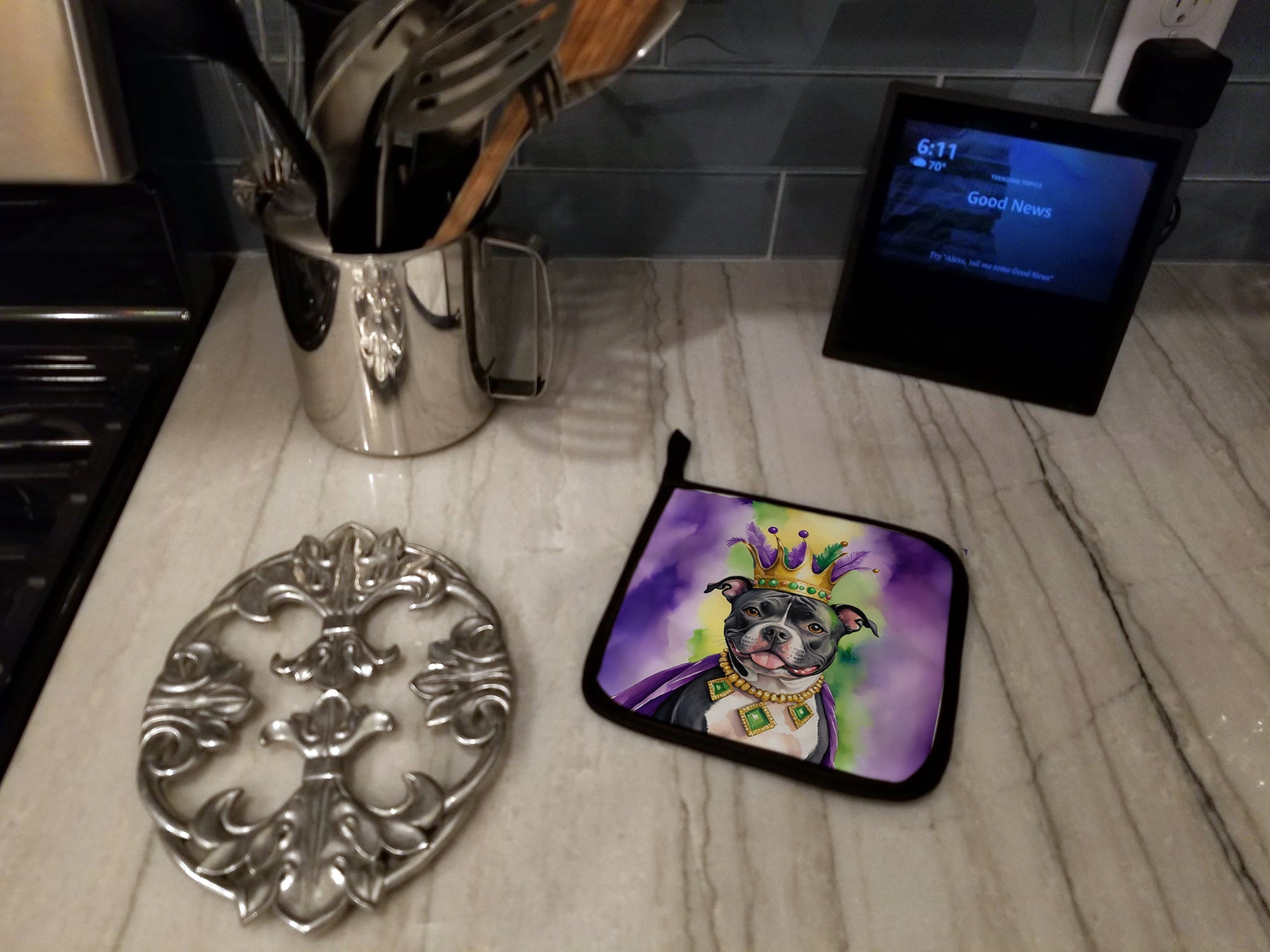 Staffordshire Bull Terrier King of Mardi Gras Pot Holder Set of 2 Heat Resistant Quilted Hot Pads 7.5 x 7.5 Inch, Insulated Kitchen Trivets for Cooking & Baking