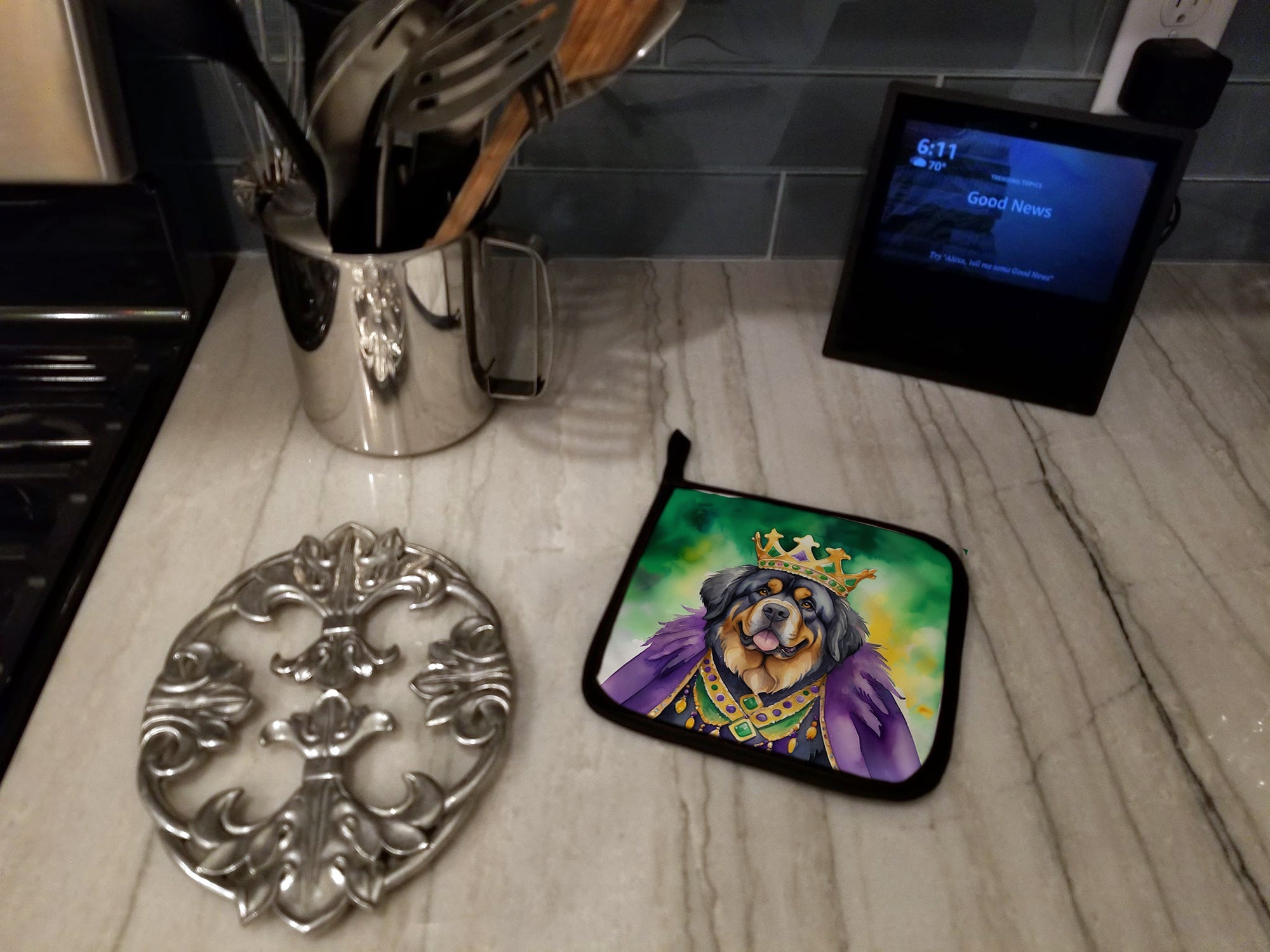 Tibetan Mastiff King of Mardi Gras Pot Holder Set of 2 Heat Resistant Quilted Hot Pads 7.5 x 7.5 Inch, Insulated Kitchen Trivets for Cooking & Baking