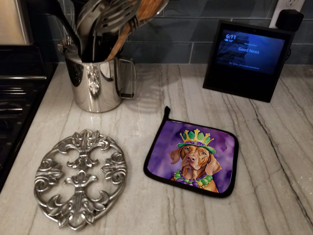 Vizsla King of Mardi Gras Pot Holder Set of 2 Heat Resistant Quilted Hot Pads 7.5 x 7.5 Inch, Insulated Kitchen Trivets for Cooking & Baking