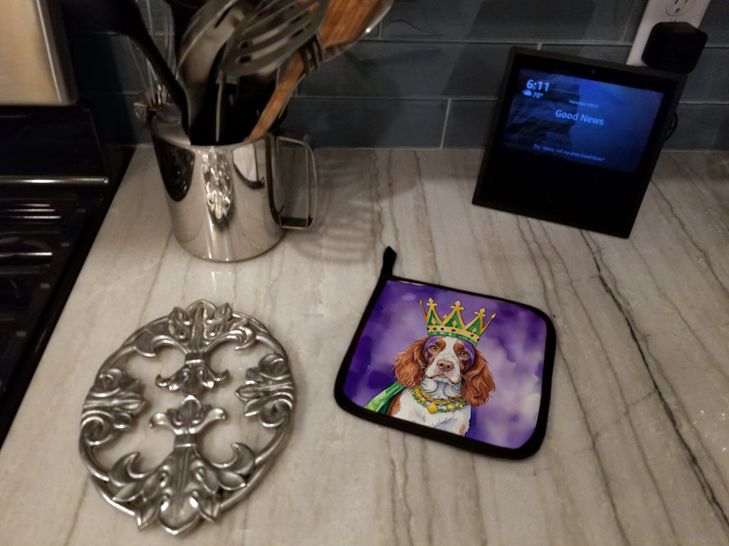 Welsh Springer Spaniel King of Mardi Gras Pot Holder Set of 2 Heat Resistant Quilted Hot Pads 7.5 x 7.5 Inch, Insulated Kitchen Trivets for Cooking & Baking