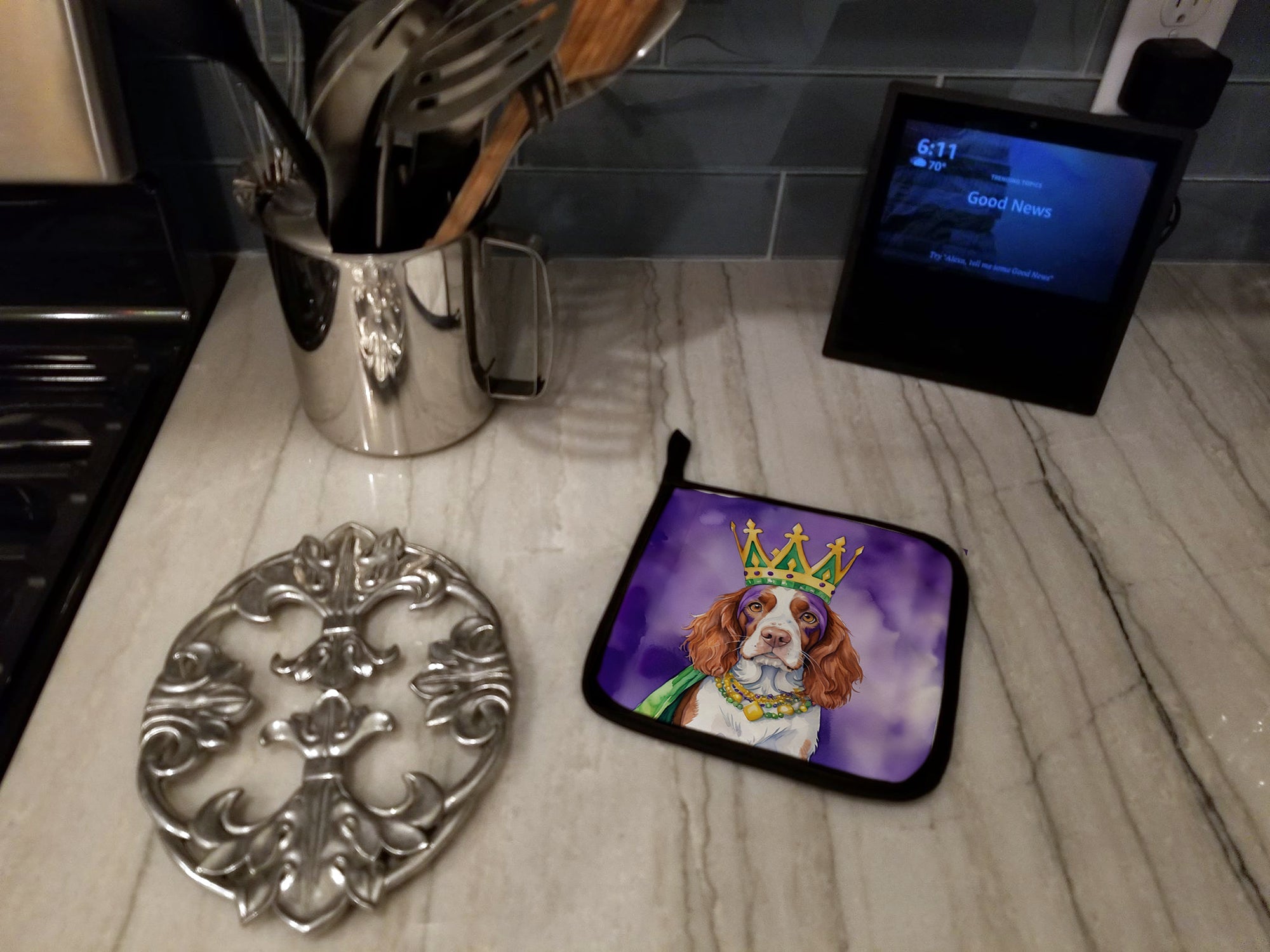 Welsh Springer Spaniel King of Mardi Gras Pot Holder Set of 2 Heat Resistant Quilted Hot Pads 7.5 x 7.5 Inch, Insulated Kitchen Trivets for Cooking & Baking