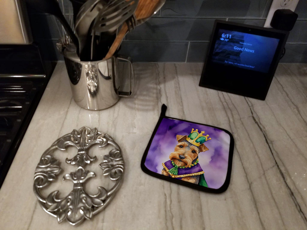Welsh Terrier King of Mardi Gras Pot Holder Set of 2 Heat Resistant Quilted Hot Pads 7.5 x 7.5 Inch, Insulated Kitchen Trivets for Cooking & Baking