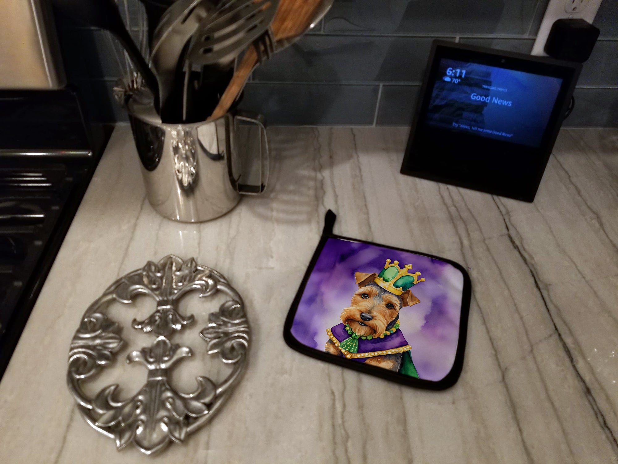 Welsh Terrier King of Mardi Gras Pot Holder Set of 2 Heat Resistant Quilted Hot Pads 7.5 x 7.5 Inch, Insulated Kitchen Trivets for Cooking & Baking