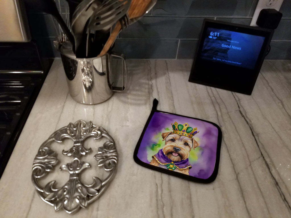 Wheaten Terrier King of Mardi Gras Pot Holder Set of 2 Heat Resistant Quilted Hot Pads 7.5 x 7.5 Inch, Insulated Kitchen Trivets for Cooking & Baking