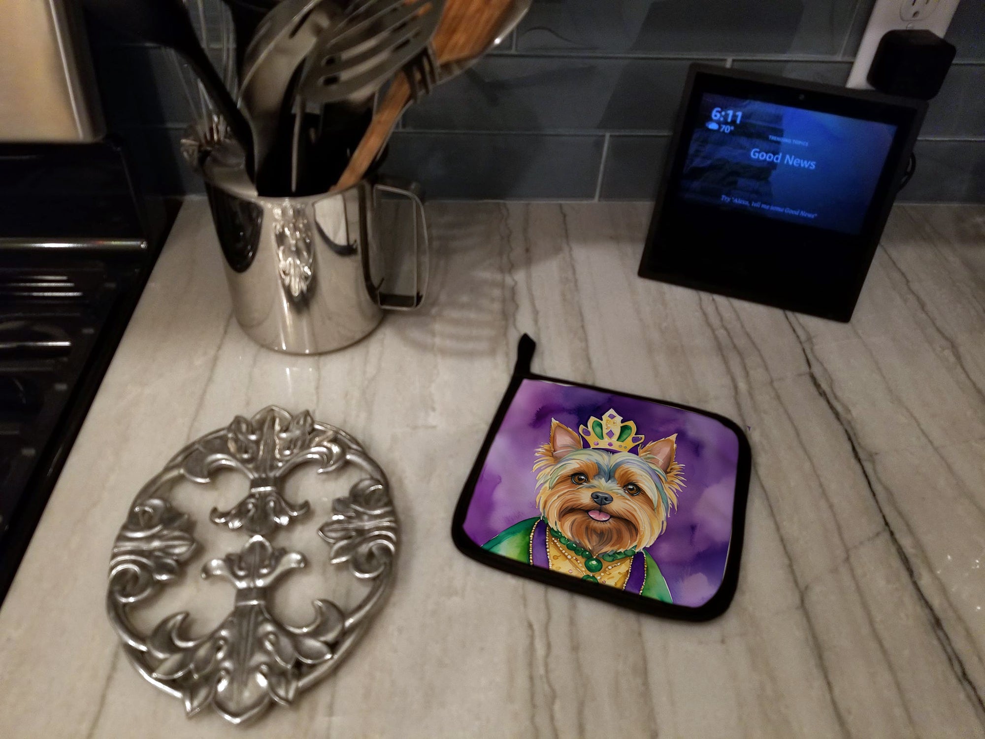 Yorkshire Terrier King of Mardi Gras Pot Holder Set of 2 Heat Resistant Quilted Hot Pads 7.5 x 7.5 Inch, Insulated Kitchen Trivets for Cooking & Baking